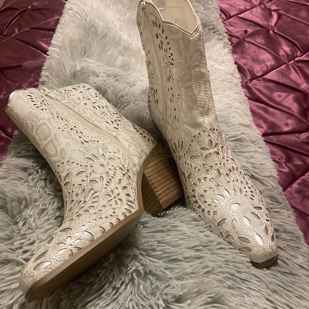 NEW Betsy Johnson Low, Cutout, Western Boots